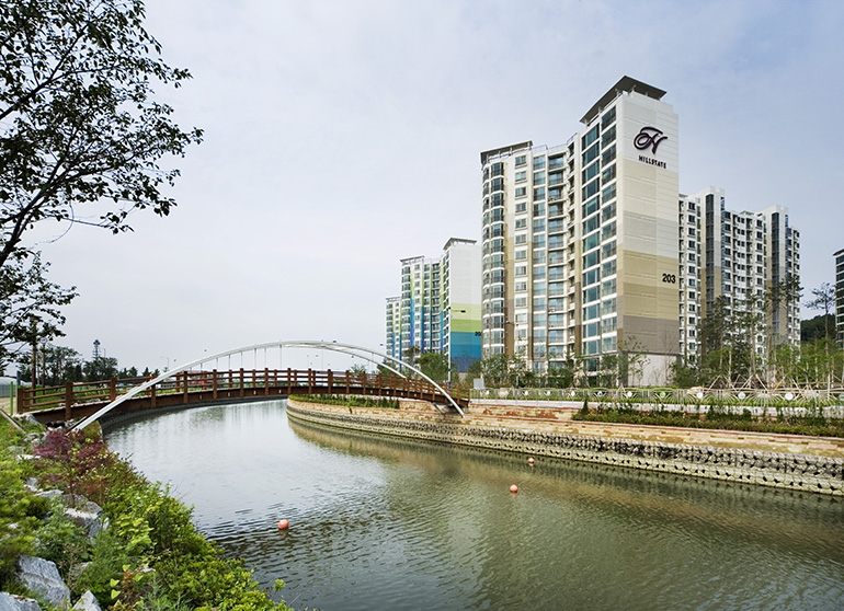 HILLSTATE established itself as Korea’s best brand apartments with its implementation of living trend and various housing products within the complexes.